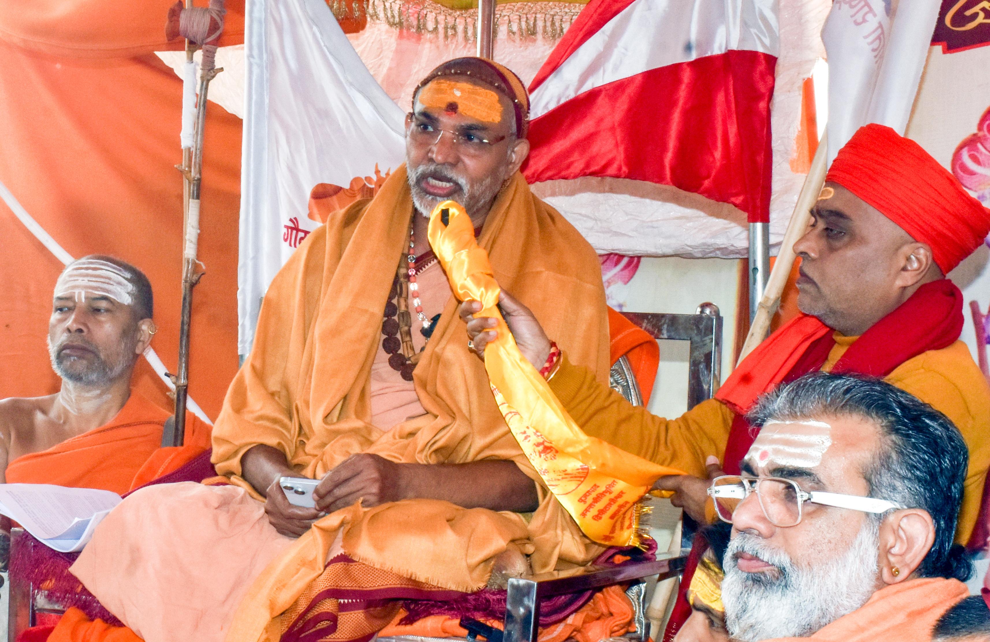 If seers ignore assault on other sadhus, they are 'dhongi', says Swami Avimukteshwaranand