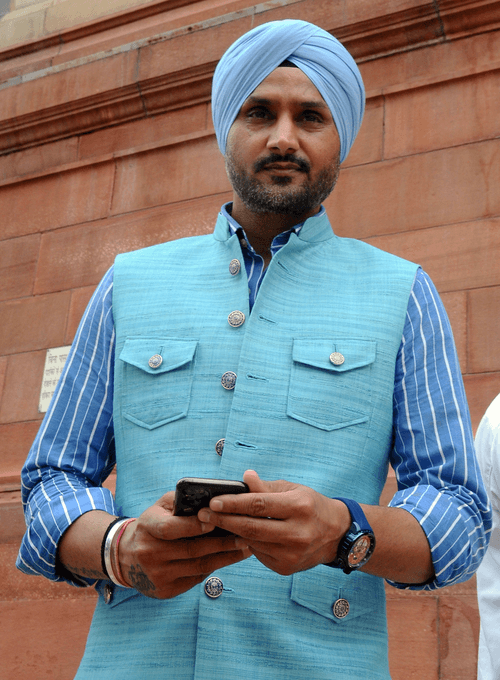 Harbhajan Singh objects to kids desecrating Tricolour in Canada, asks elders to step in