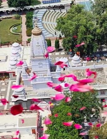 Sawan Shivratri: Choppers shower flower at prominent Shiva temples and devotees in Uttar Pradesh