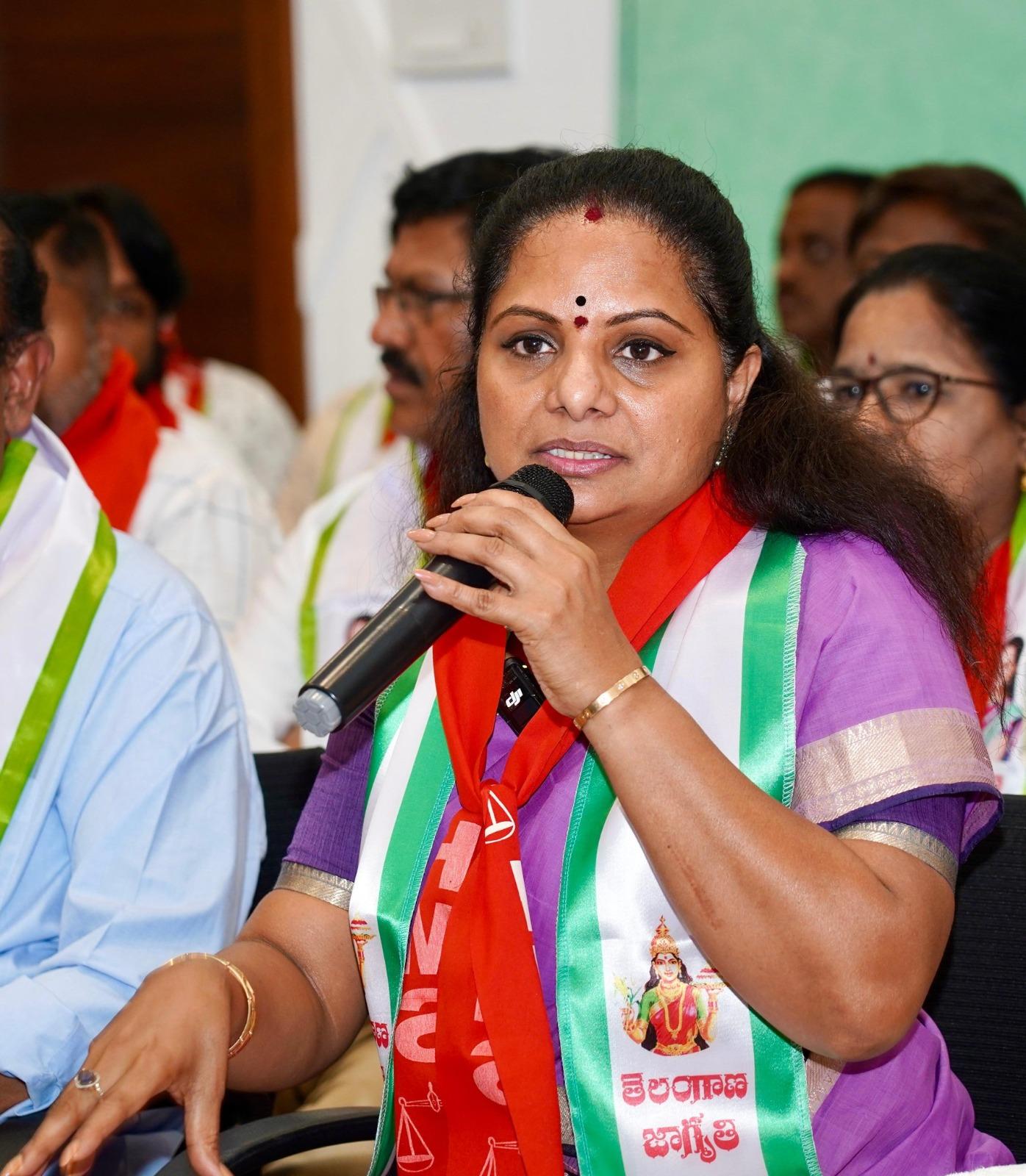 Kavitha blames Harish Rao, former MPs for CBI inquiry against KCR