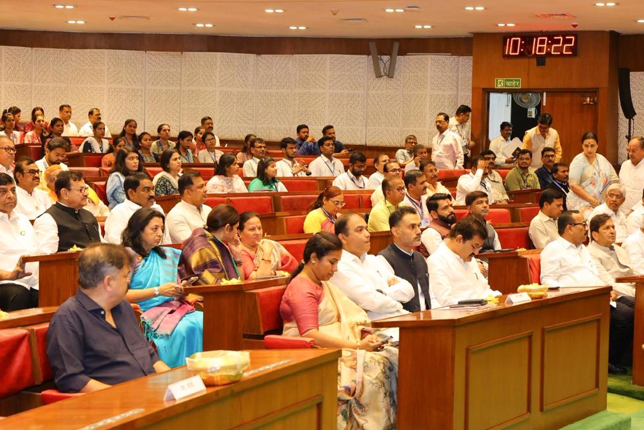 Maha : Land Bills passed granting powers to Collectors and Divisional Commissioners 