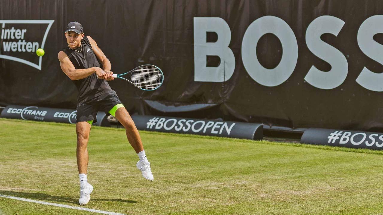 German 17-year-old Engel makes winning start in Stuttgart