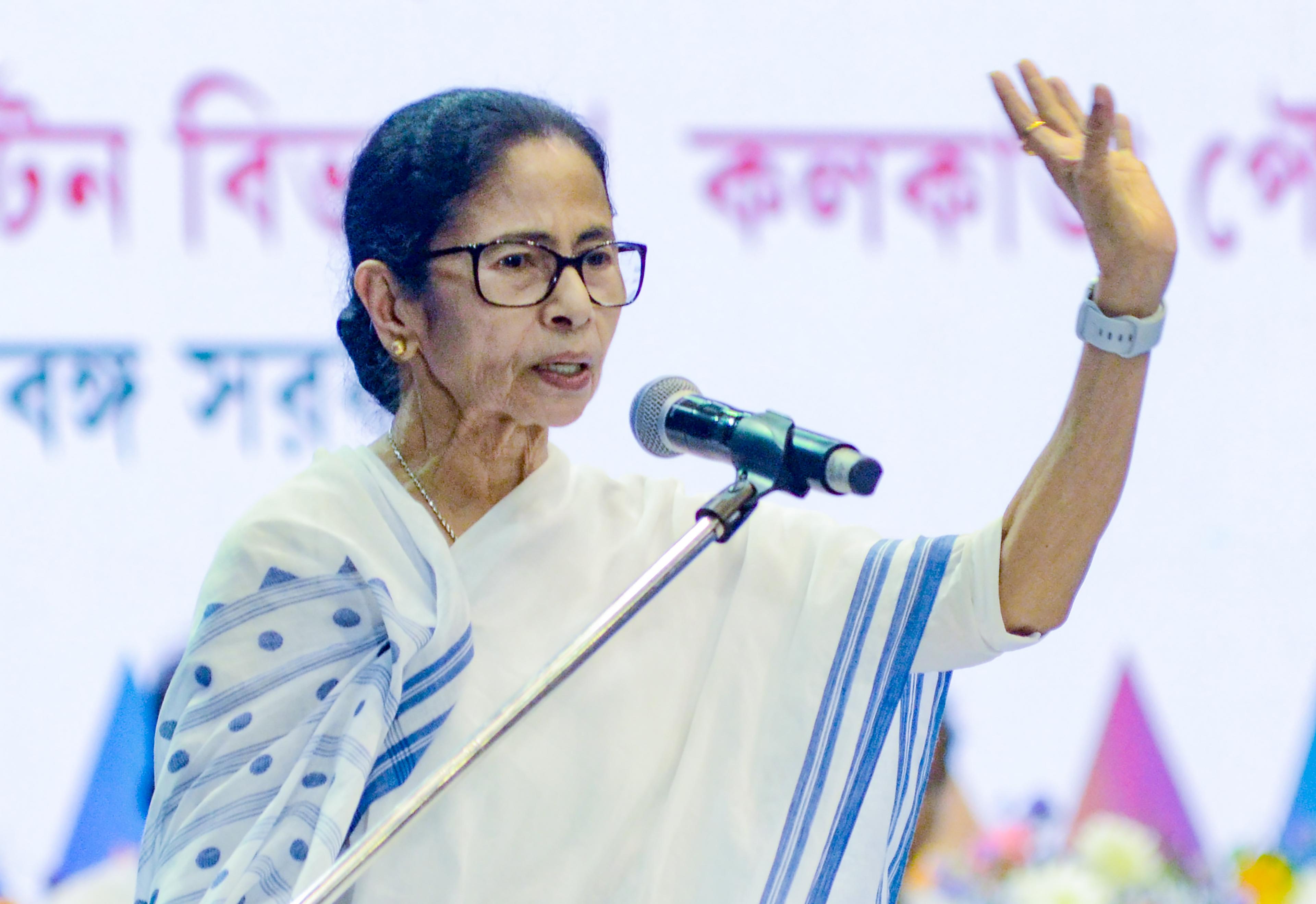 Centre 'harassing' common people: Mamata Banerjee on cooking gas price hike