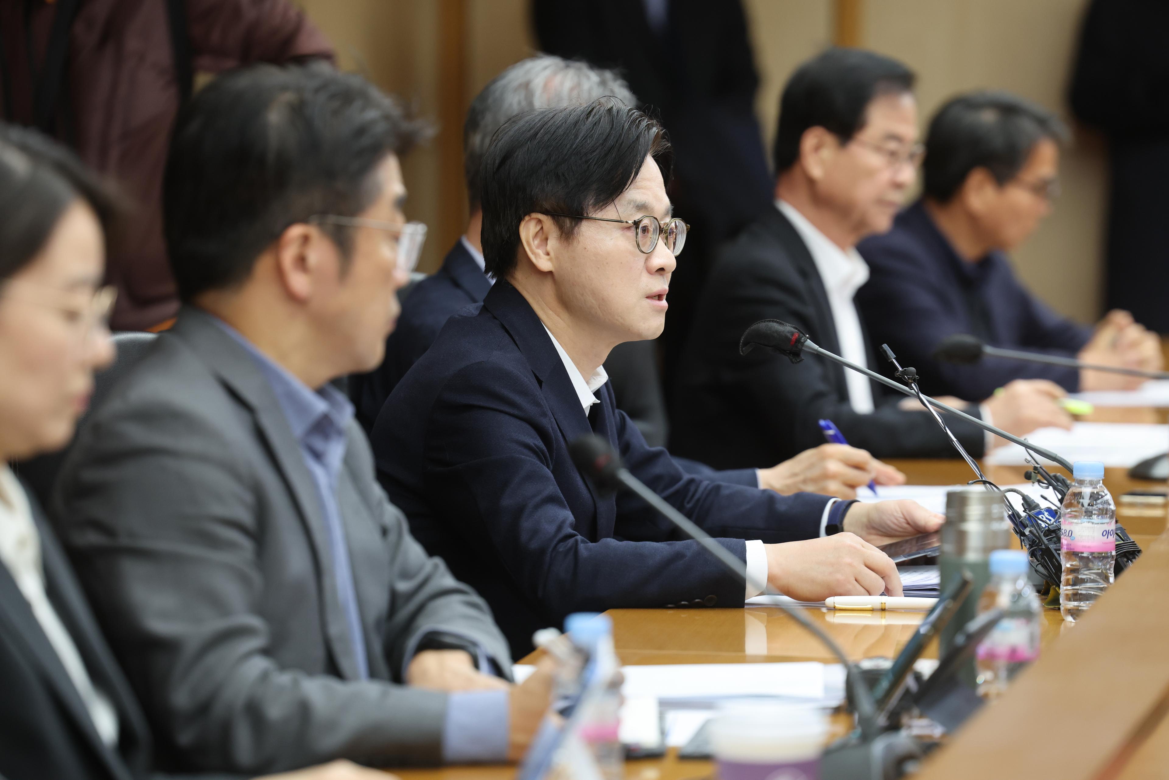 South Korea's Industry minister says fuel price cap system already showing price stabilisation effect