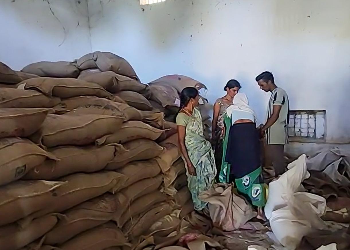 Chhattisgarh: Dhamtari residents get food grains under PM Garib Kalyan Yojana