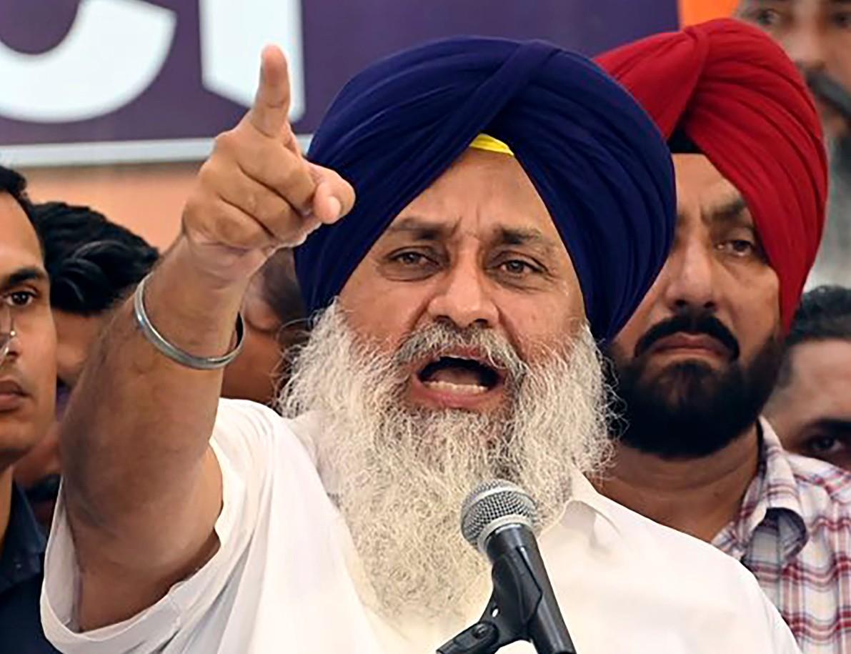 Disclose names of leaders who shielded sacrilege perpetrators, Sukhbir Badal tells Cong