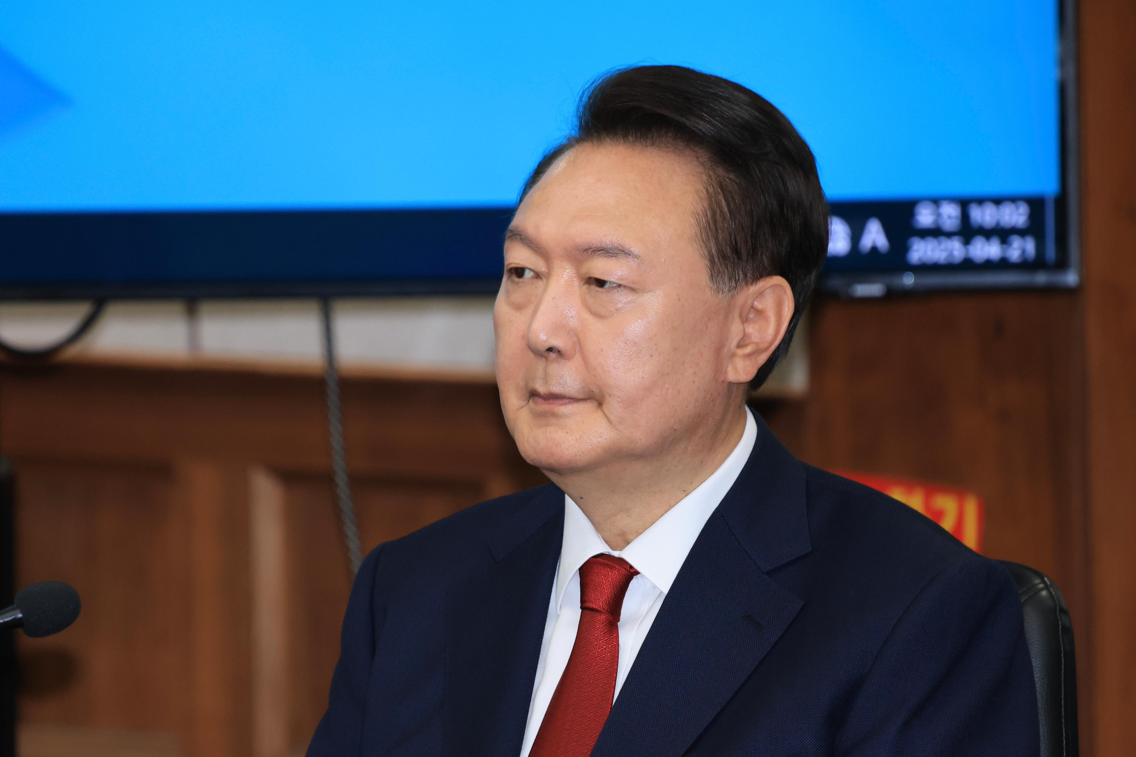 South Korea: Ex-President Yoon asks court to recognise 'illegality' of special counsel's detention warrant request