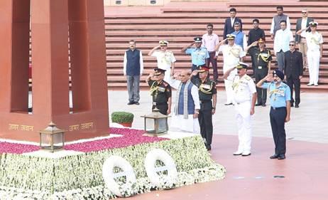 Kargil Vijay Diwas: Nation pays tribute to bravehearts of 1999 Kargil War