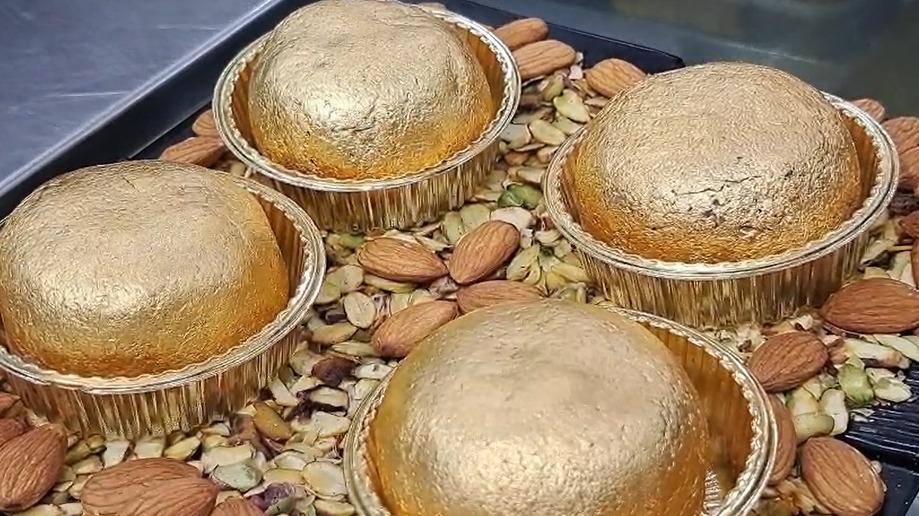 Surat: People consume 'Ghari' worth crores on Sharad Purnima, 14,000 kg of 'Gold Ghari' available