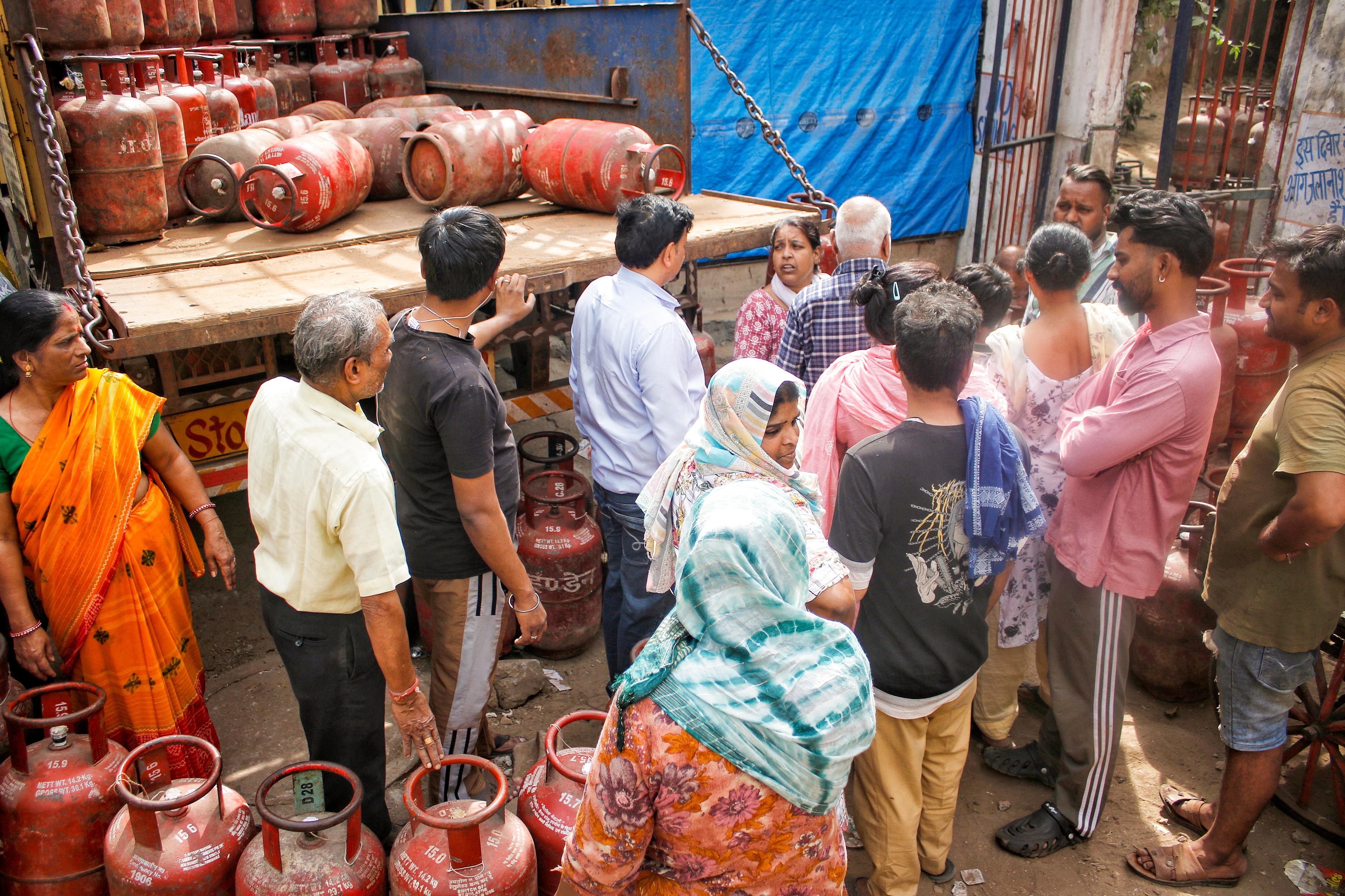 No LPG shortage, consumer rush is panic driven: Govt official