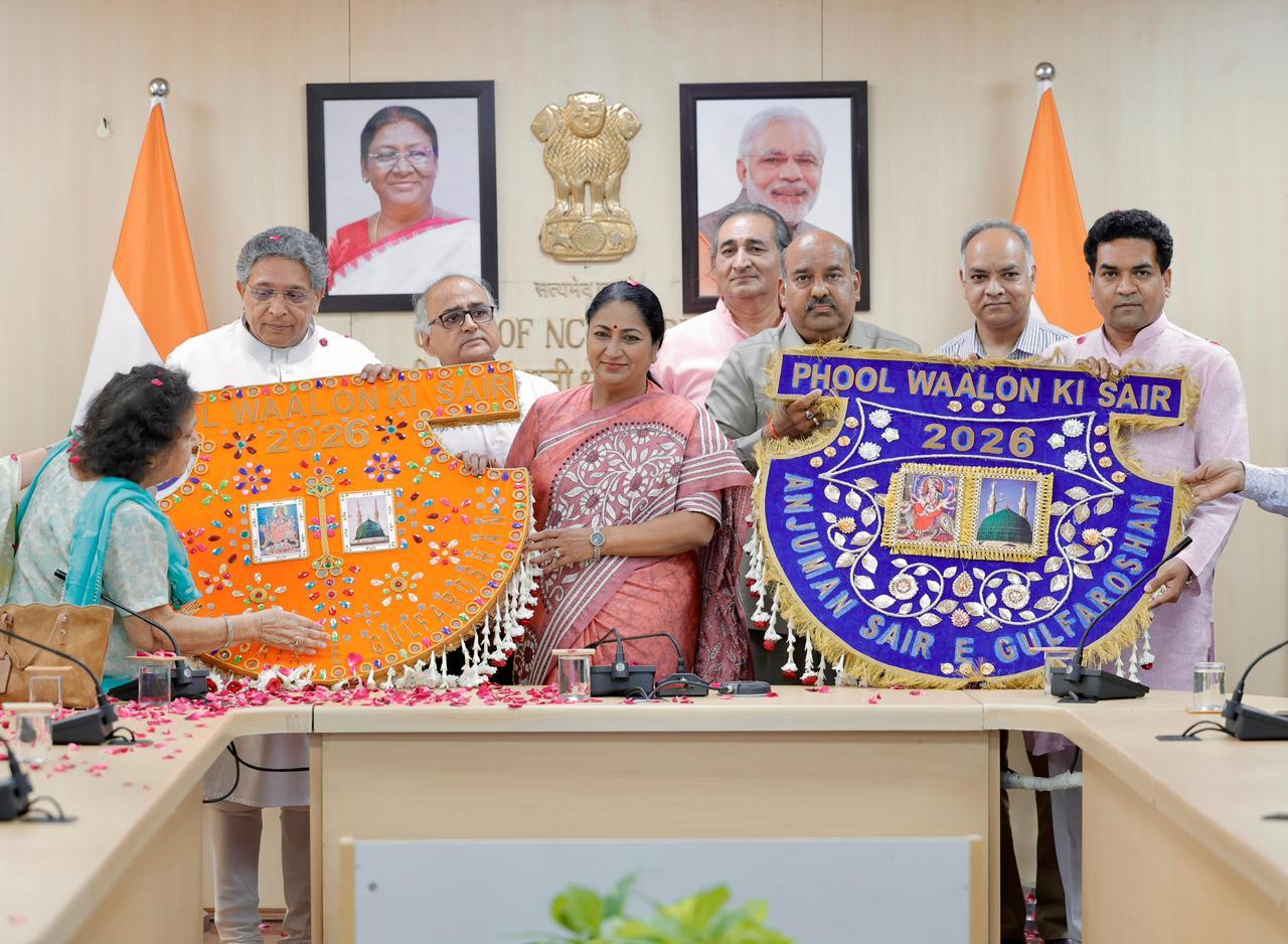 Delhi CM honoured under ‘Phool Walon Ki Sair’ tradition