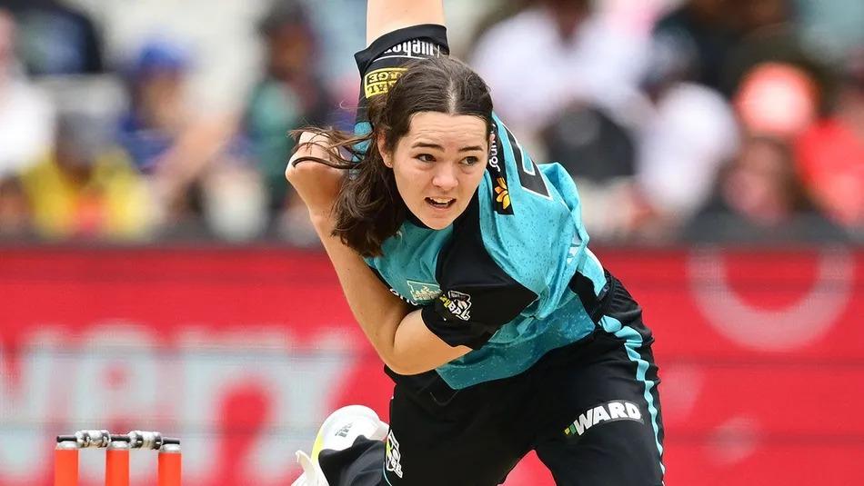 Teen pacer Hamilton wins WBBL young gun award, Lanning takes Golden Bat honour