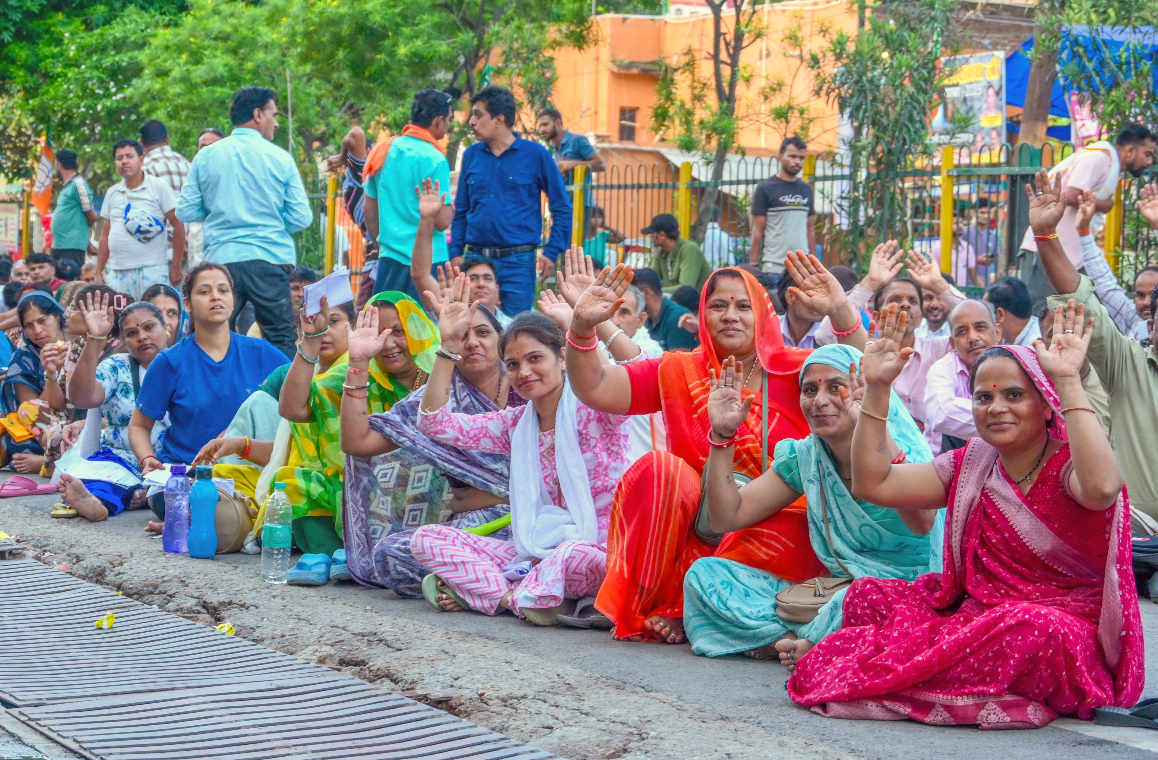 Over 2.34 lakh perform Amarnath Yatra peacefully, another batch leaves for Kashmir