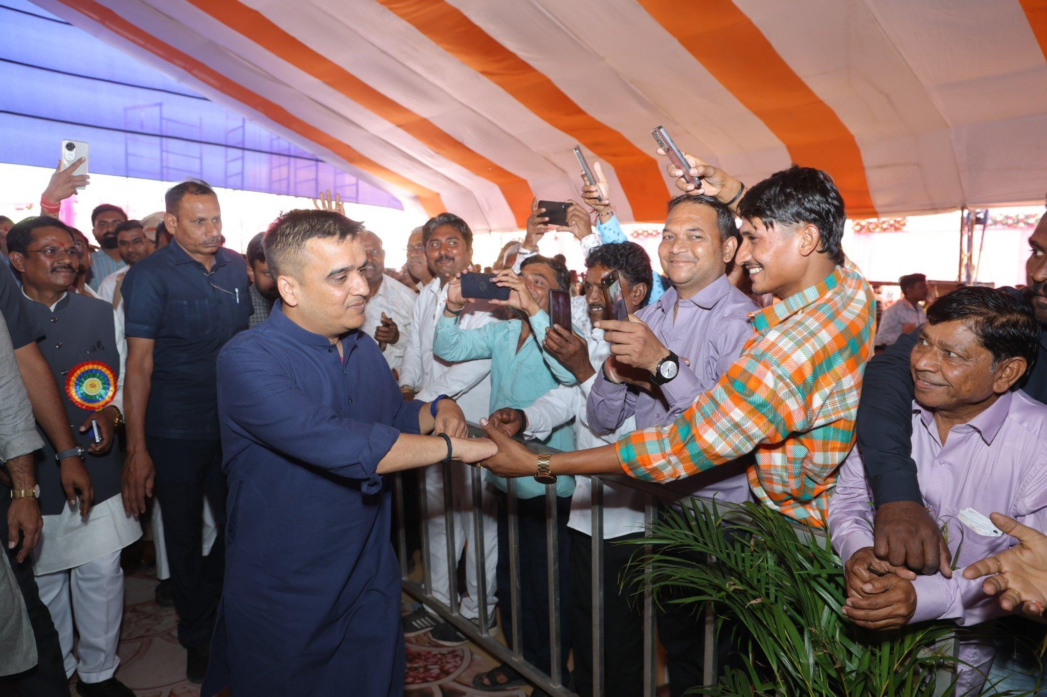 'Treat daughter-in-law as your own daughter': Gujarat Dy CM at community mass wedding event