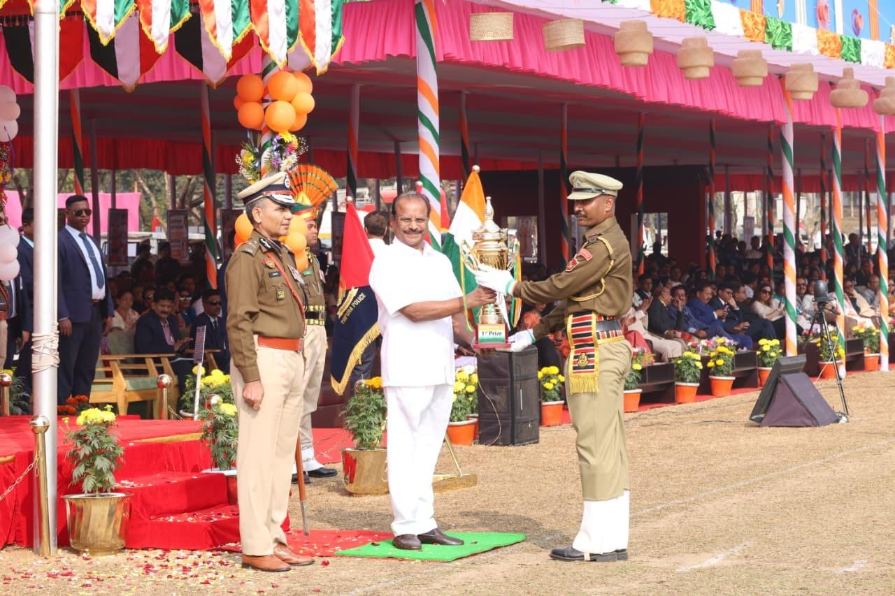 Tripura Guv Indrasena Reddy Nallu delivers R-Day address in Bengali, wins public acclaim