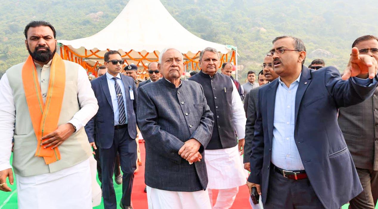 Nitish Kumar reviews various projects in Bihar’s Nawada; interacts with students, Jeevika Didis