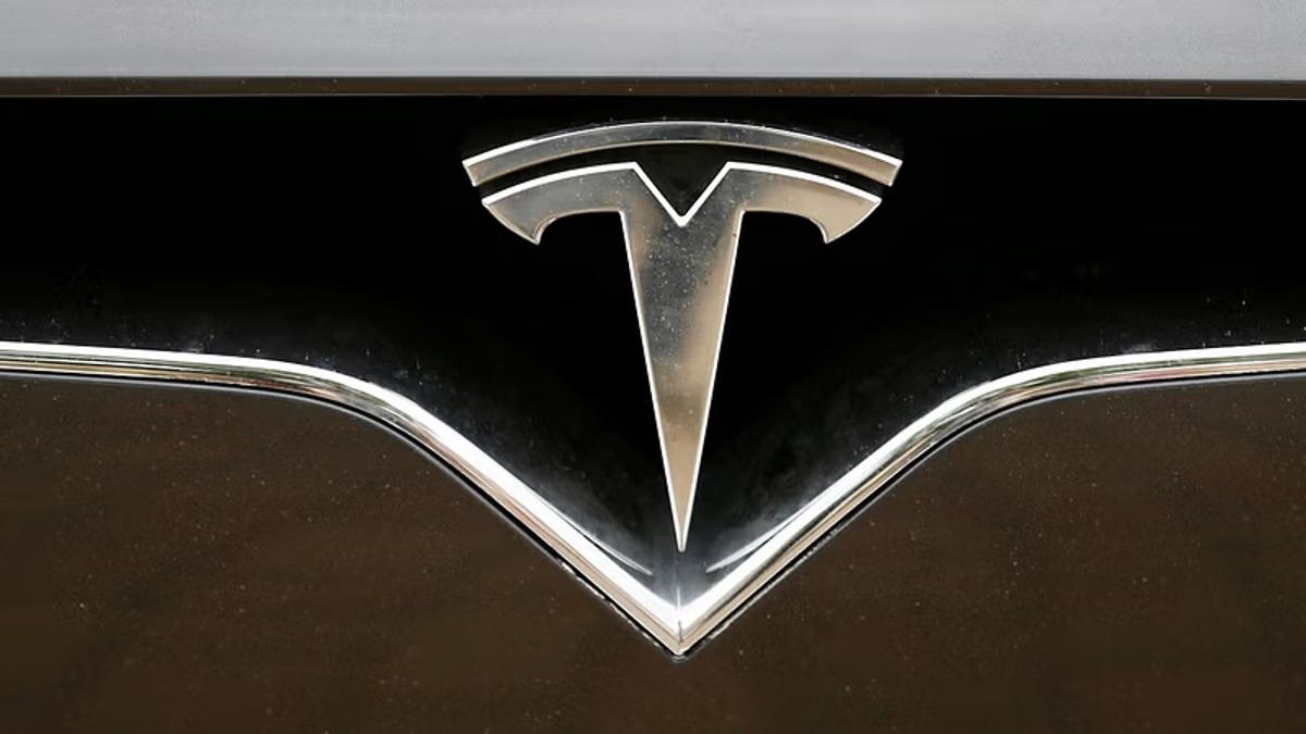 Tesla signs deal for first India showroom