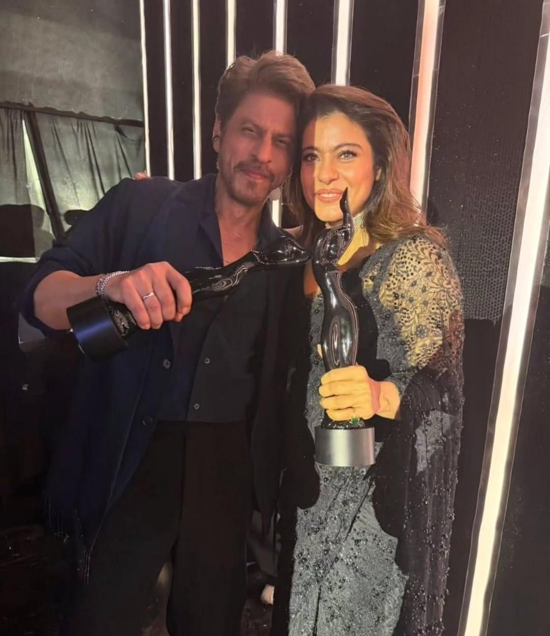 Shah Rukh Khan reveals Kajol battled illness on his request to recreate 90s magic at Filmfare Awards