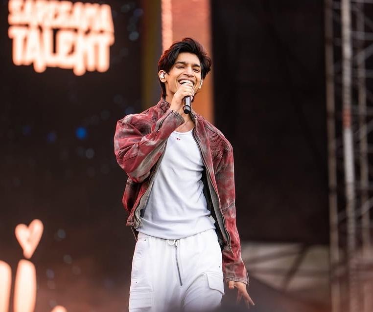 Maahi talks about how he deals with comparisons with father Shaan