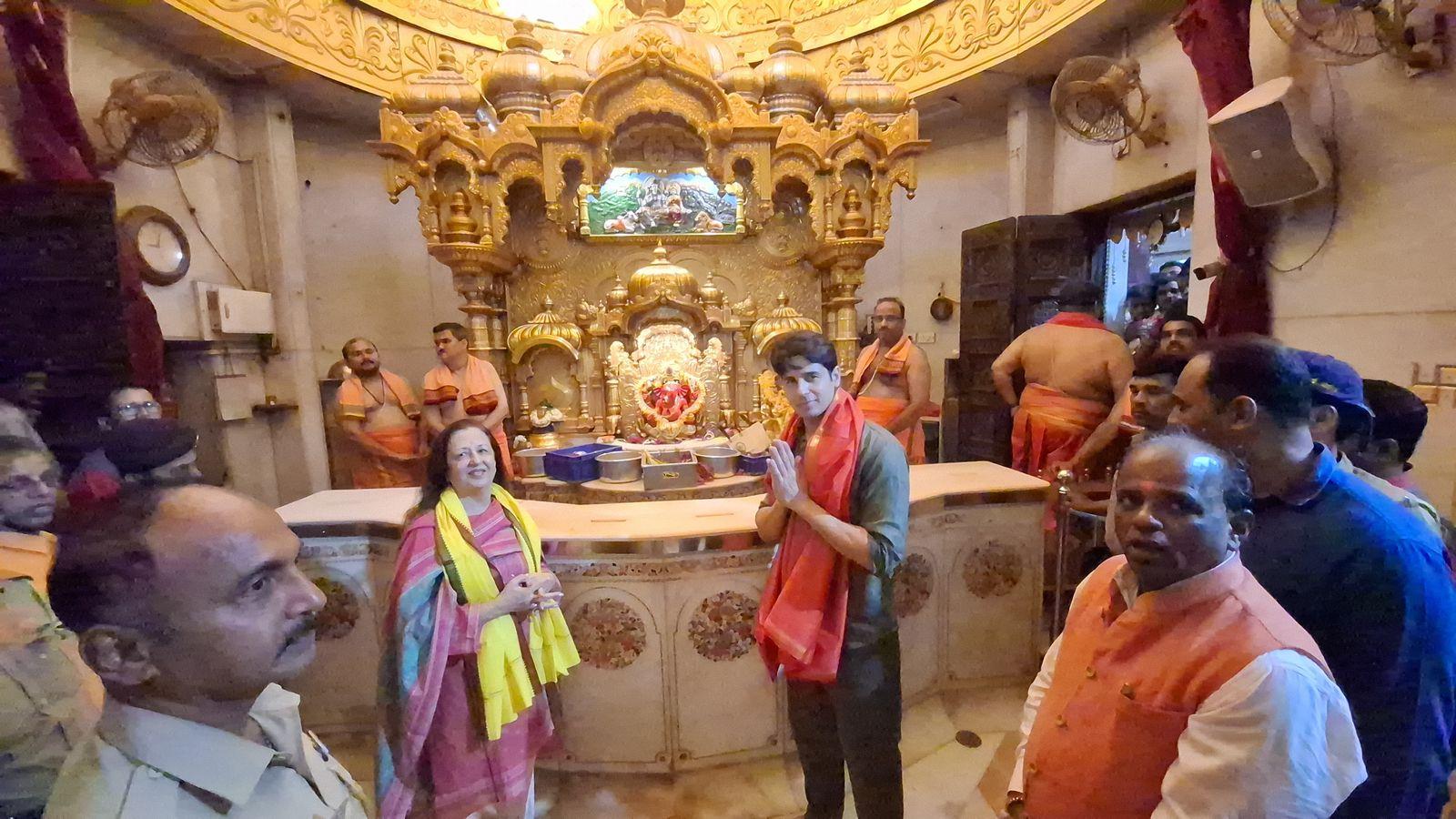 Sidharth Malhotra seeks blessings at Siddhivinayak Temple after welcoming daughter