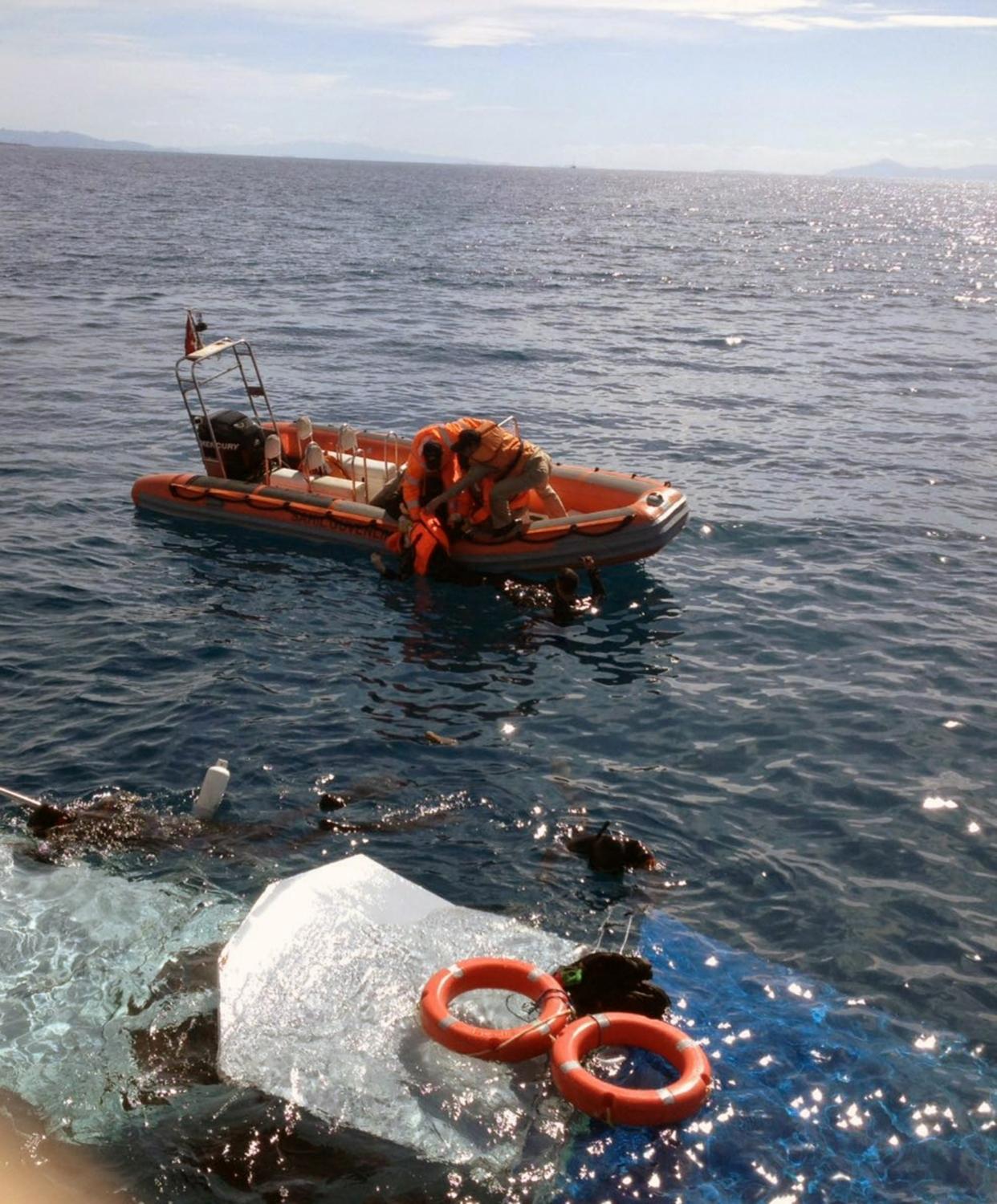 Migrant boat sinks off Greek island, 28 rescued