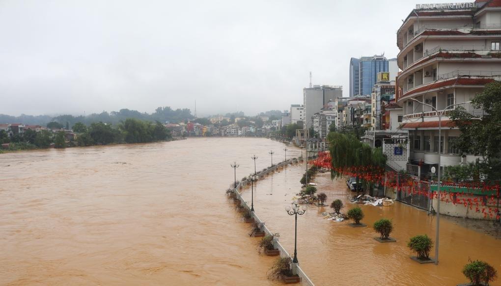 Typhoon Matmo leaves 15 dead in Vietnam