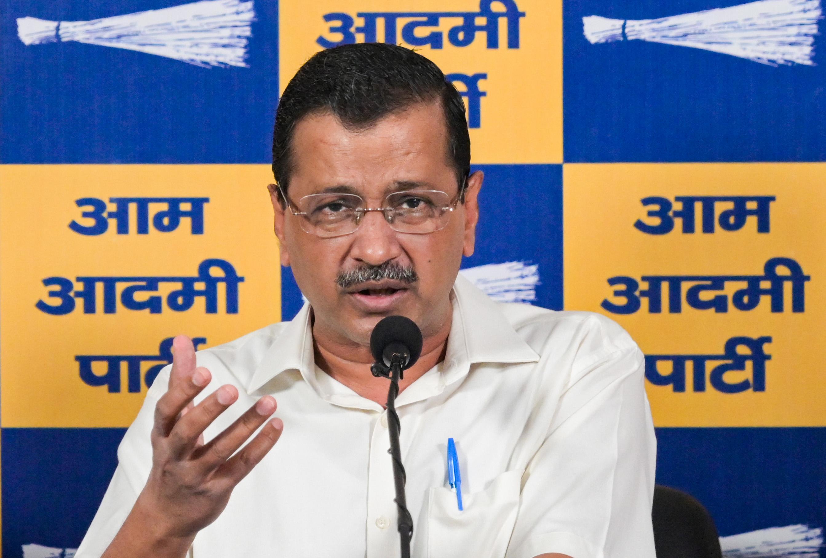 Huge LPG shortage in country, Modi govt's 'feeble' foreign policy to blame: Kejriwal