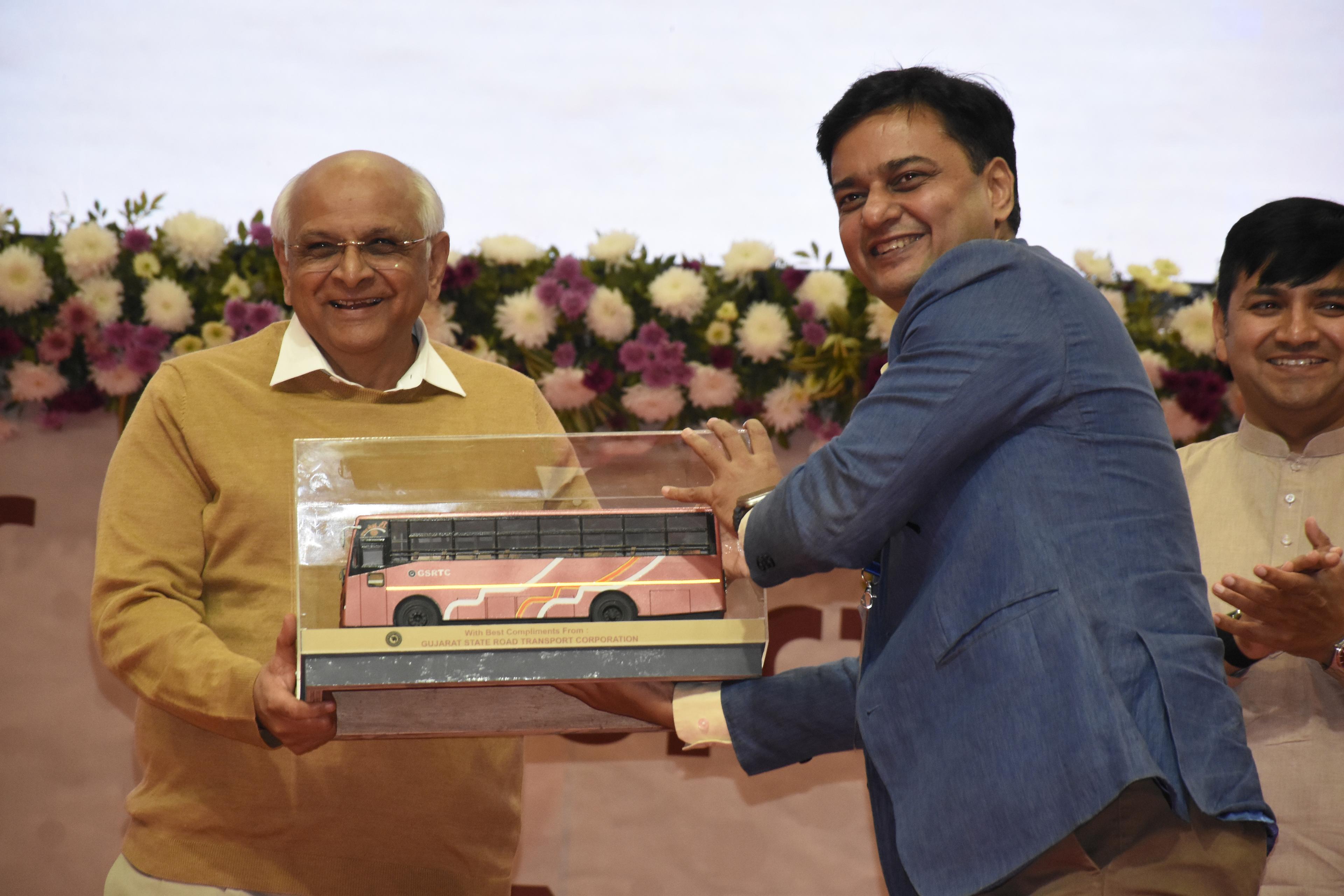 Vibrant Kutch district event inaugurated; Rs 8,500-crore MoUs signed with 334 MSMEs