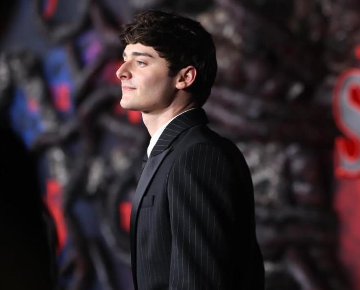 Noah Schnapp says child actors need therapy