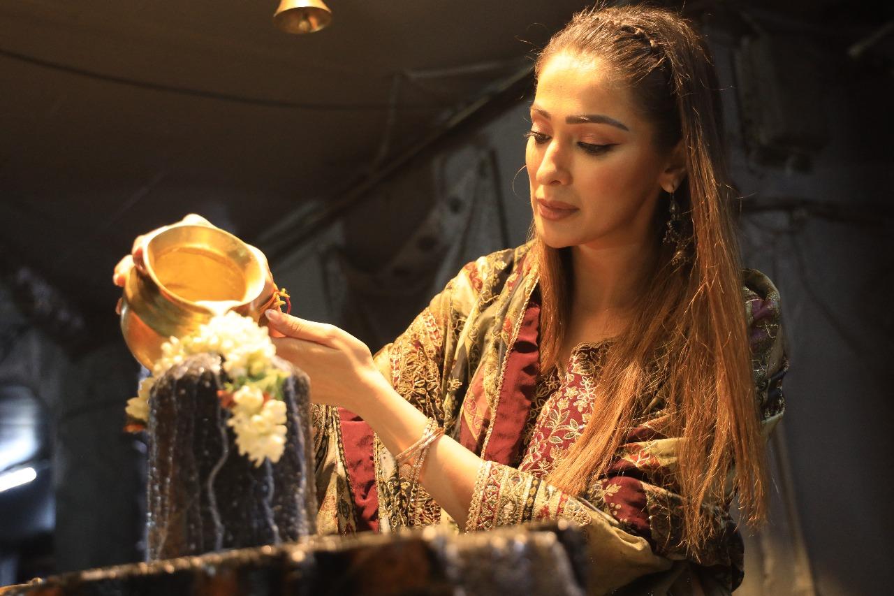 Raai Laxmi offers prayers at Shivoham Shiva temple in her quest for inner peace