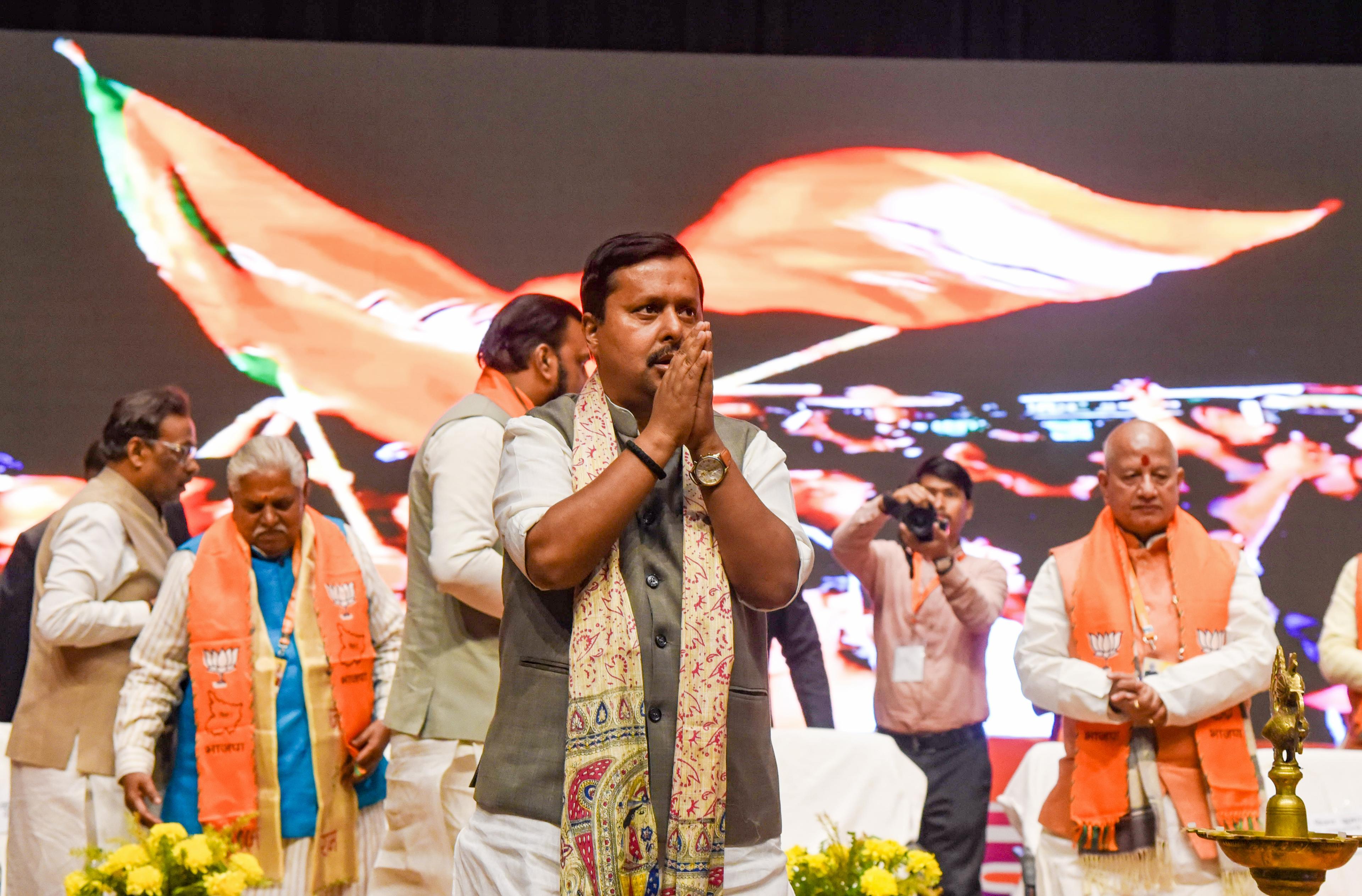 Parties which begin and end with themselves can never lead nation to prosperity: Nabin on first visit to home state Bihar