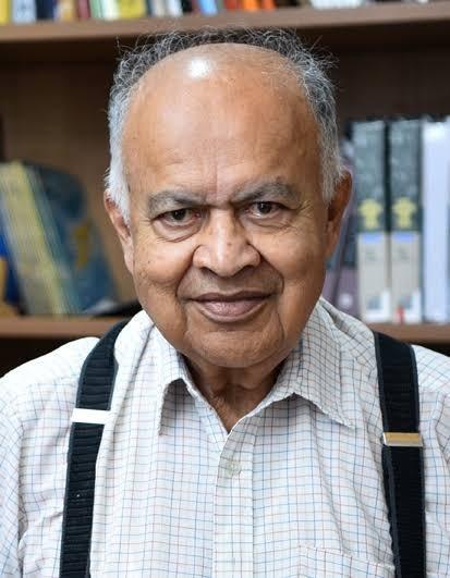 Dr Jayant Narlikar played pivotal role in spreading scientific temper, says CM Fadnavis