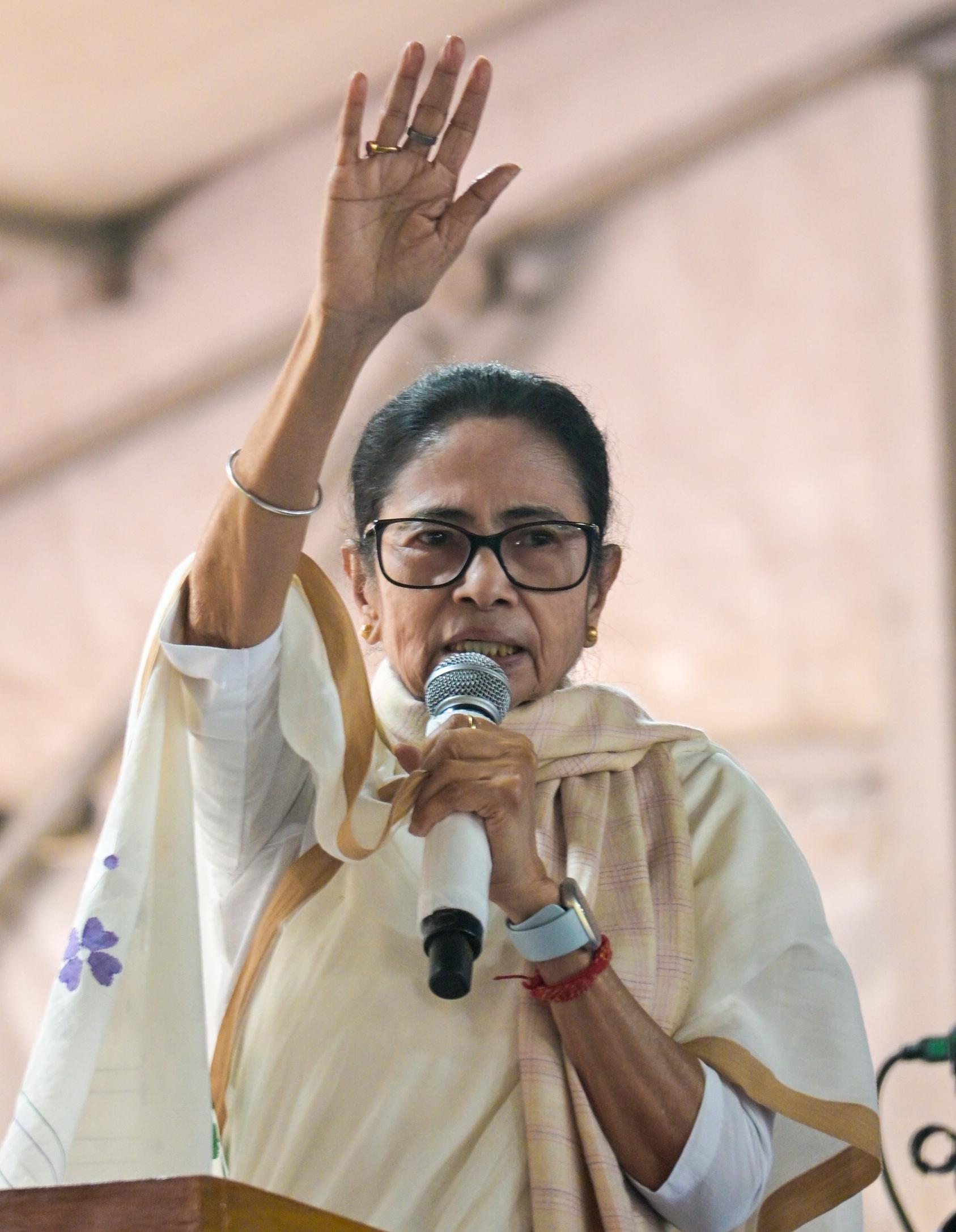 Mamata Banerjee makes desperate attempts at managing a messy affair
