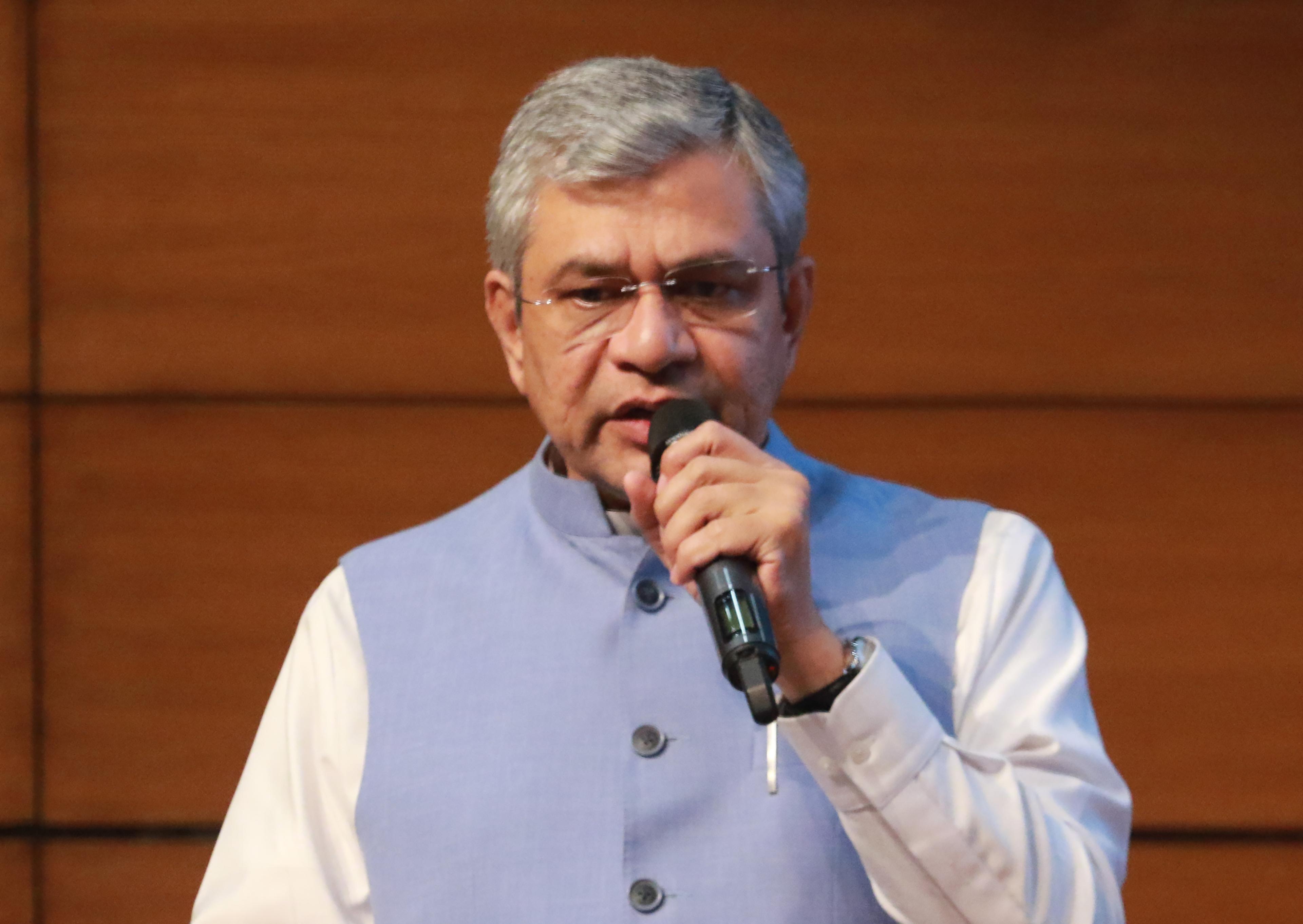 AI cameras, war rooms to tackle crowding at stations: Ashwini Vaishnaw