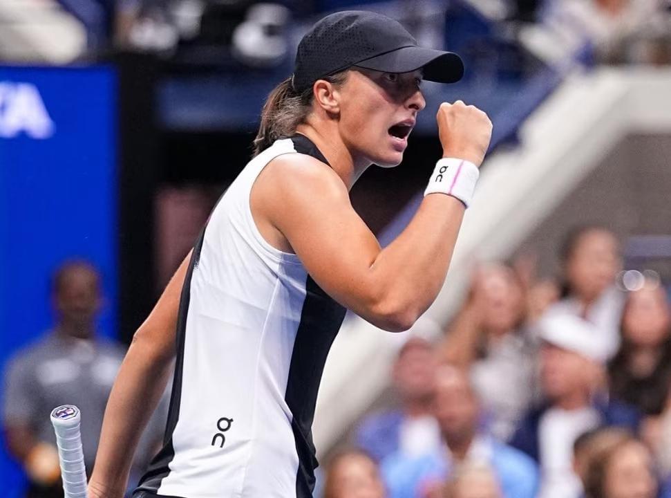 US Open: Swiatek rallies past Kalinskaya to reach fourth round, Osaka sets up Gauff showdown