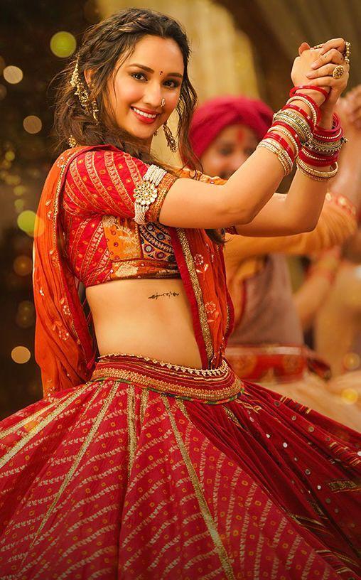 Akanksha Sharma shot for ‘Dholida Dhol Nagada’ in 45 degree celsius sans air-conditioner