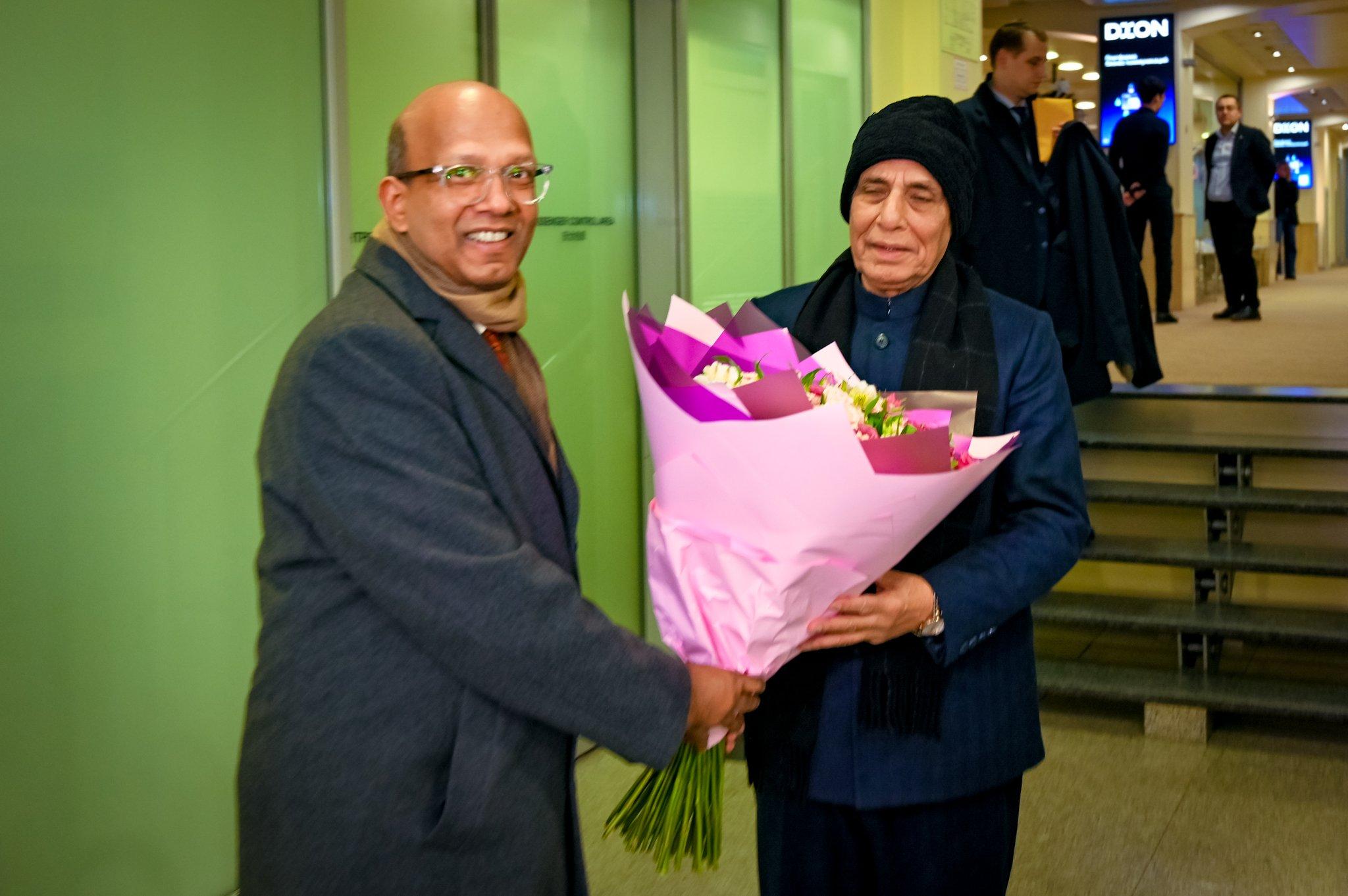 Rajnath Singh arrives in Moscow