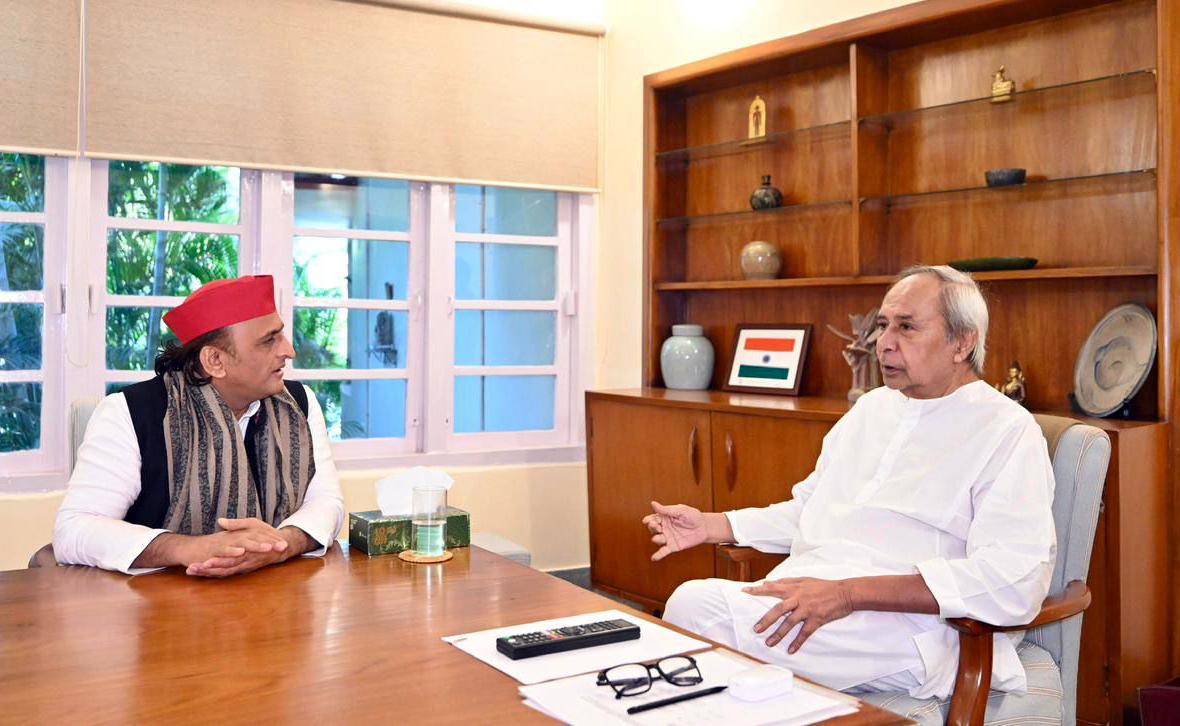Akhilesh Yadav meets Naveen Patnaik in Odisha; calls for 'anti-BJP' front