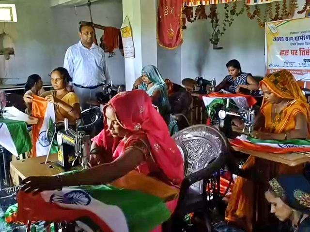 Women in Jaunpur lead the way in ‘Har Ghar Tiranga’ flag production