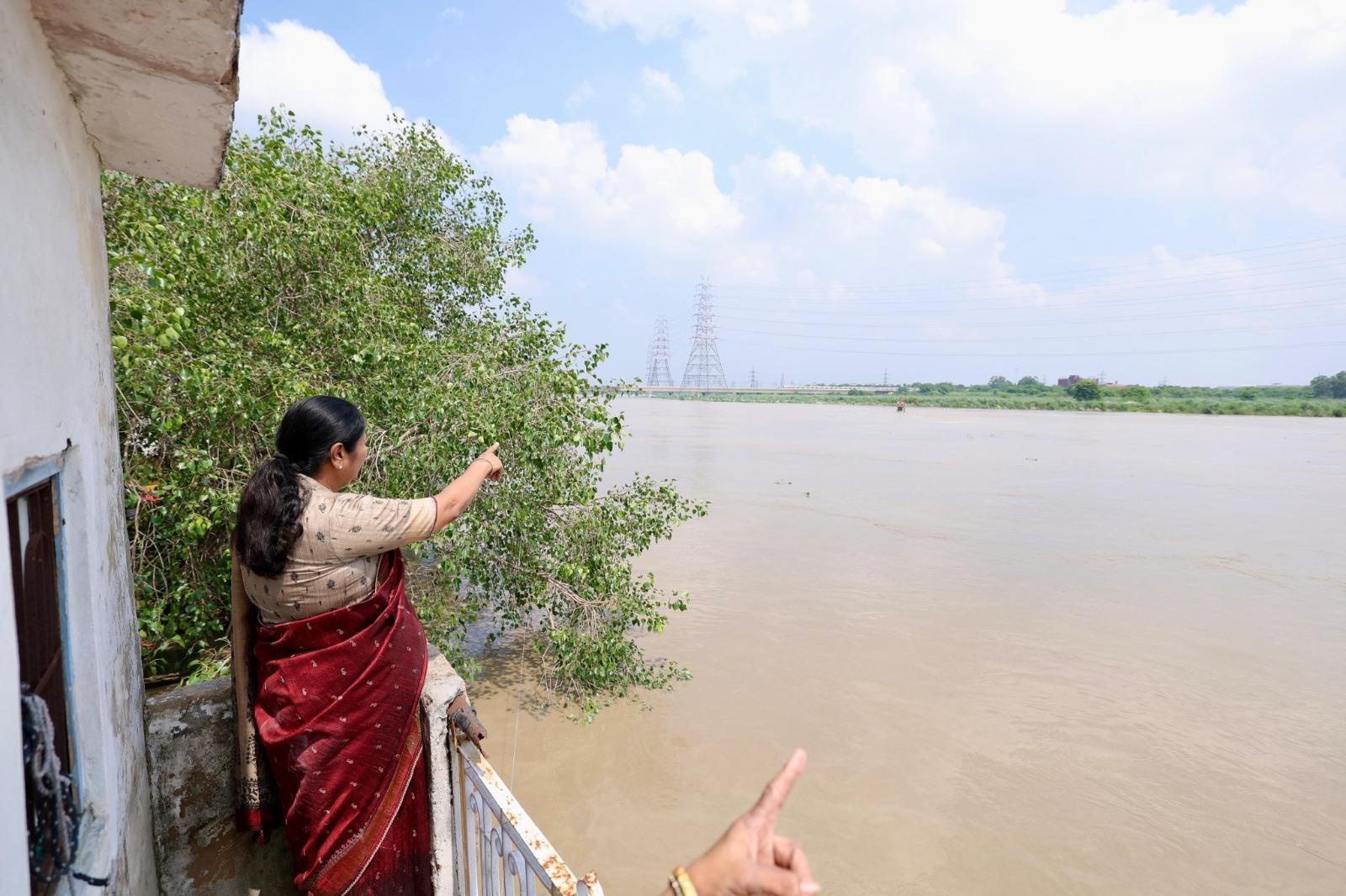 Delhi CM Gupta takes stock of flood-affected areas, assures all possible help