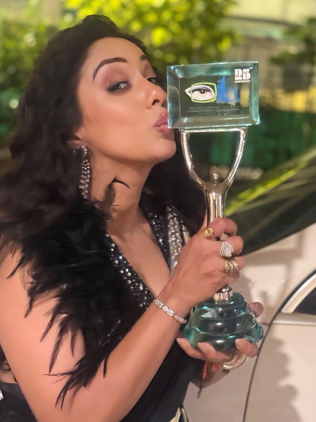 Rupali Ganguly dedicates her latest ‘Anupamaa’ win to her ‘rockstar’ Satish Shah