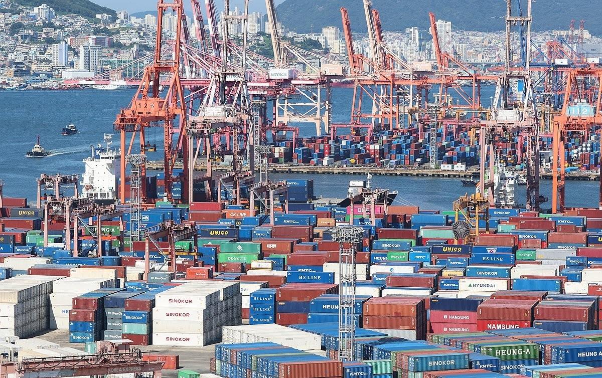 S. Korea's exports hit record high in Q3 on semiconductors, automobiles: Ministry