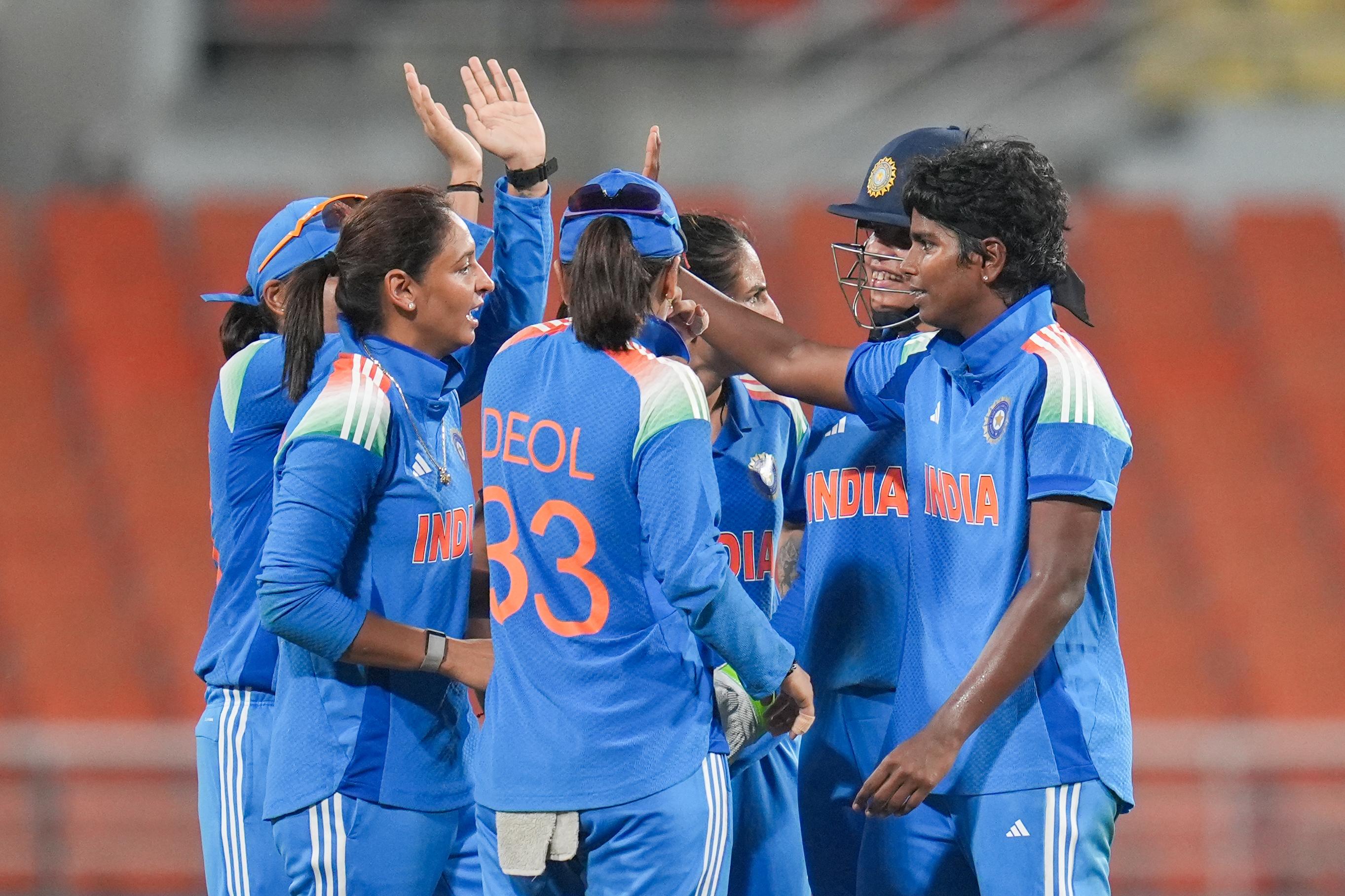 Bollywood superstar Akshay Kumar extends support to Women in Blue ahead of World Cup 2025