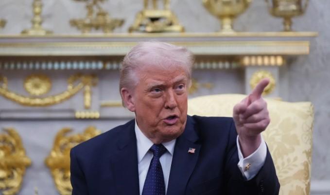 Trump threatens Iran over Hormuz Strait