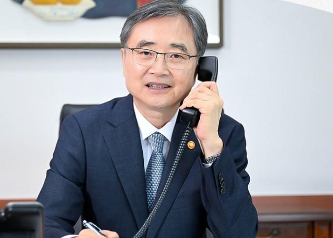 Top diplomats of South Korea, Britain discuss bilateral ties in first phone talks