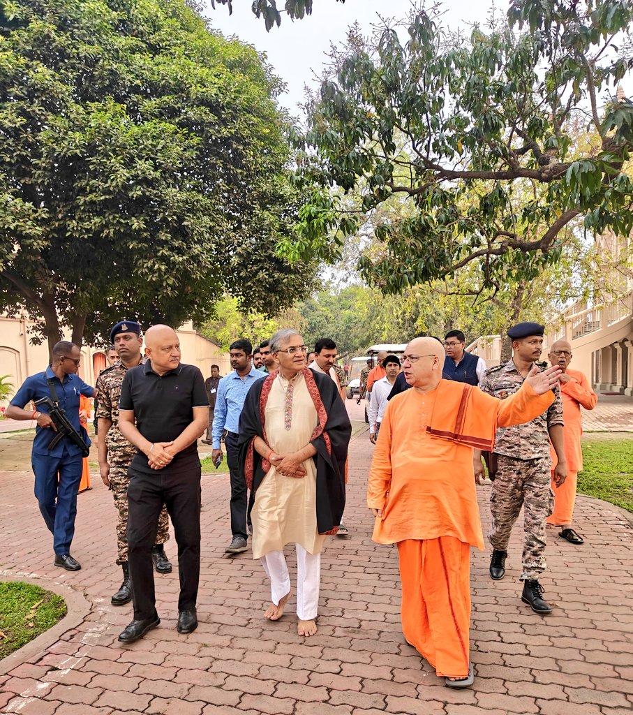 CEC Kumar comes out of his bureaucratic shell while interacting with Belur Math monks