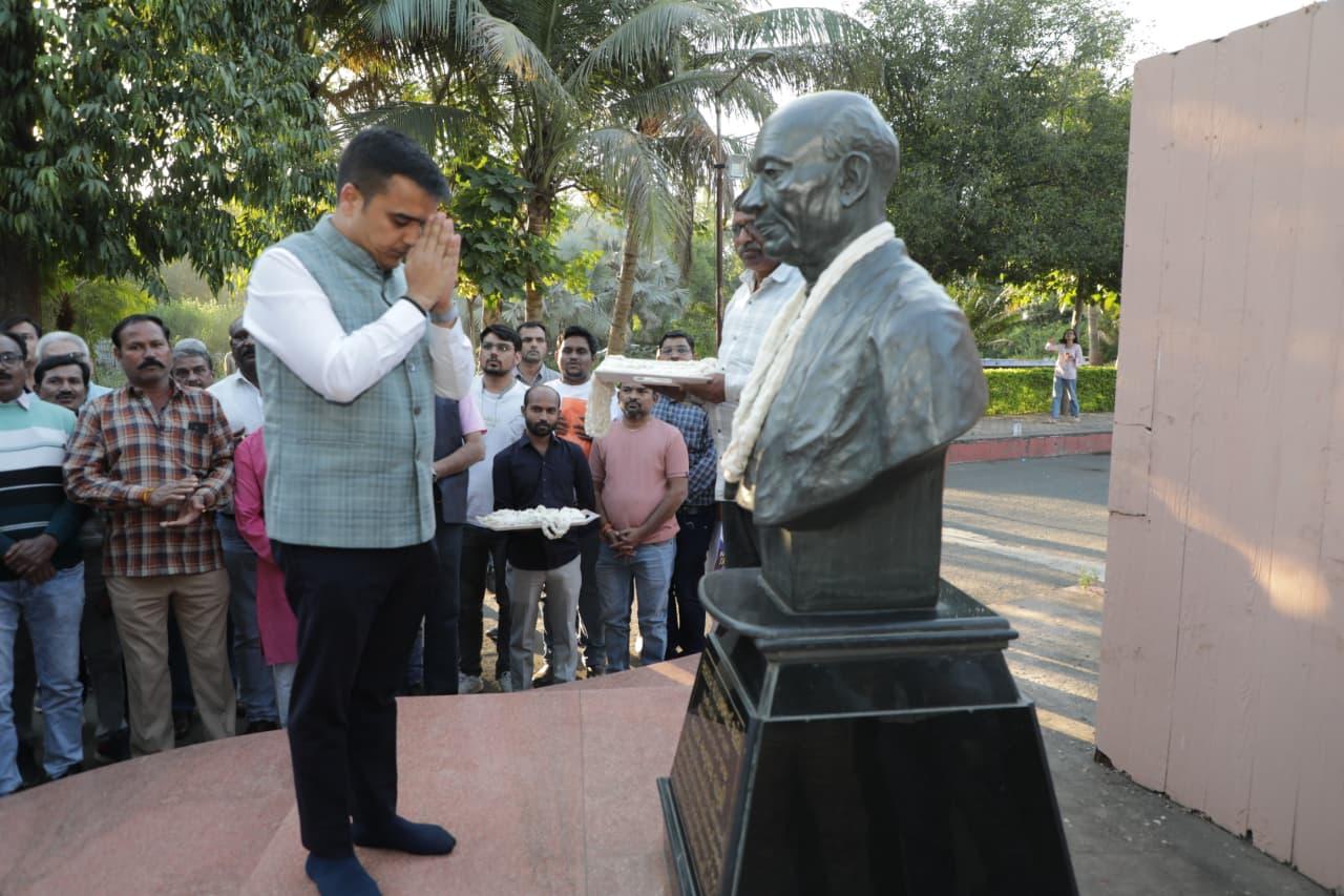 Gujarat: 195 applicants granted Indian citizenship at Ahmedabad camp