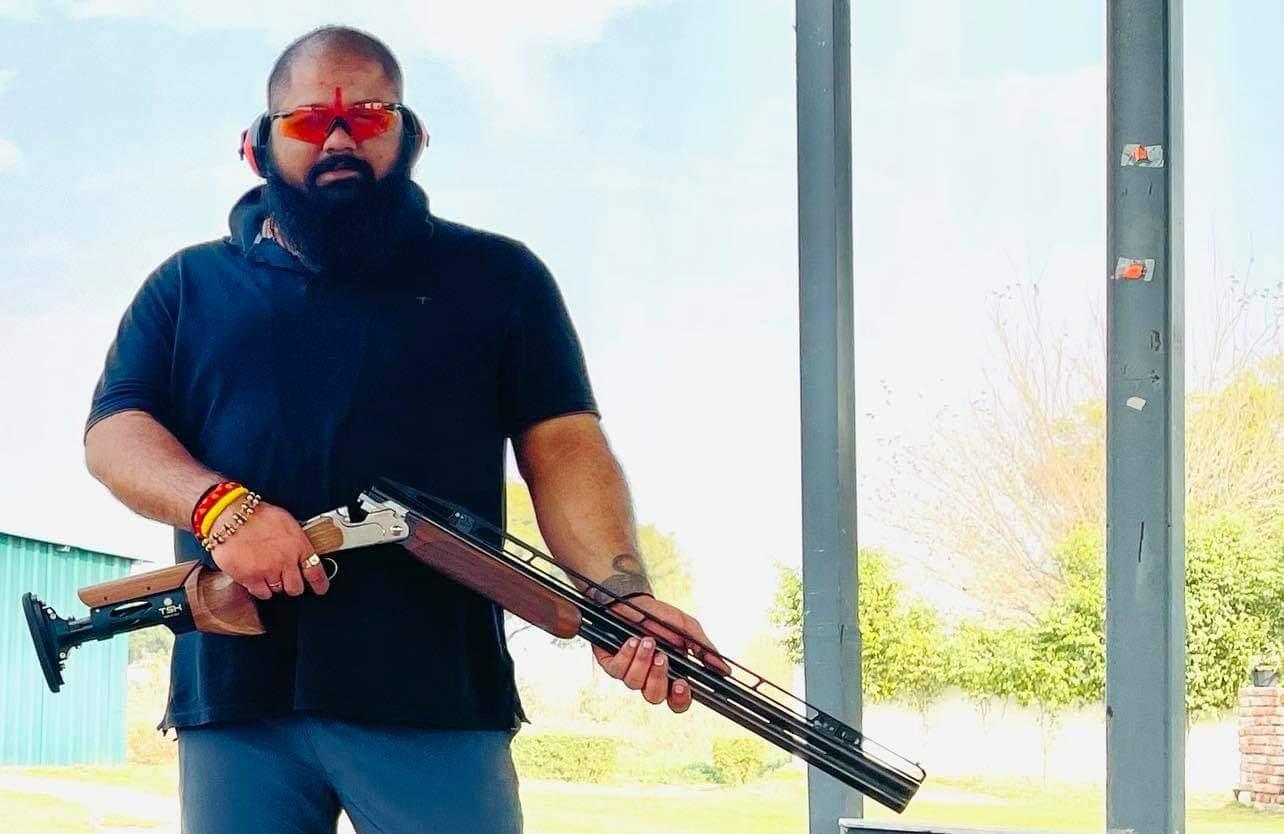 Powerlifting champion Mahant Gaurav Sharma extends help to yamuna flood victims