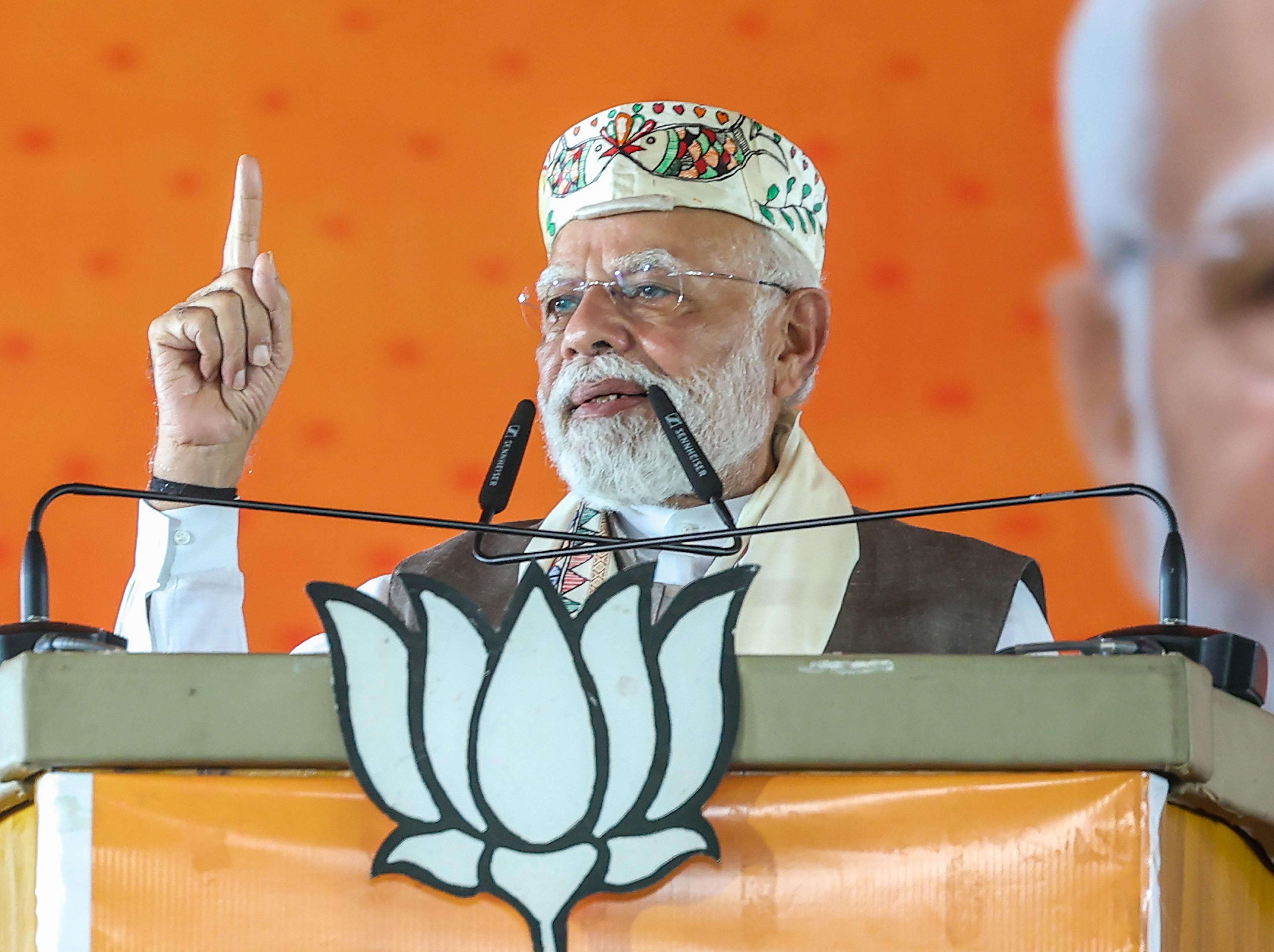 PM Modi targets RJD-Cong over 'family politics', says they are trying to steal Jan Nayak title
