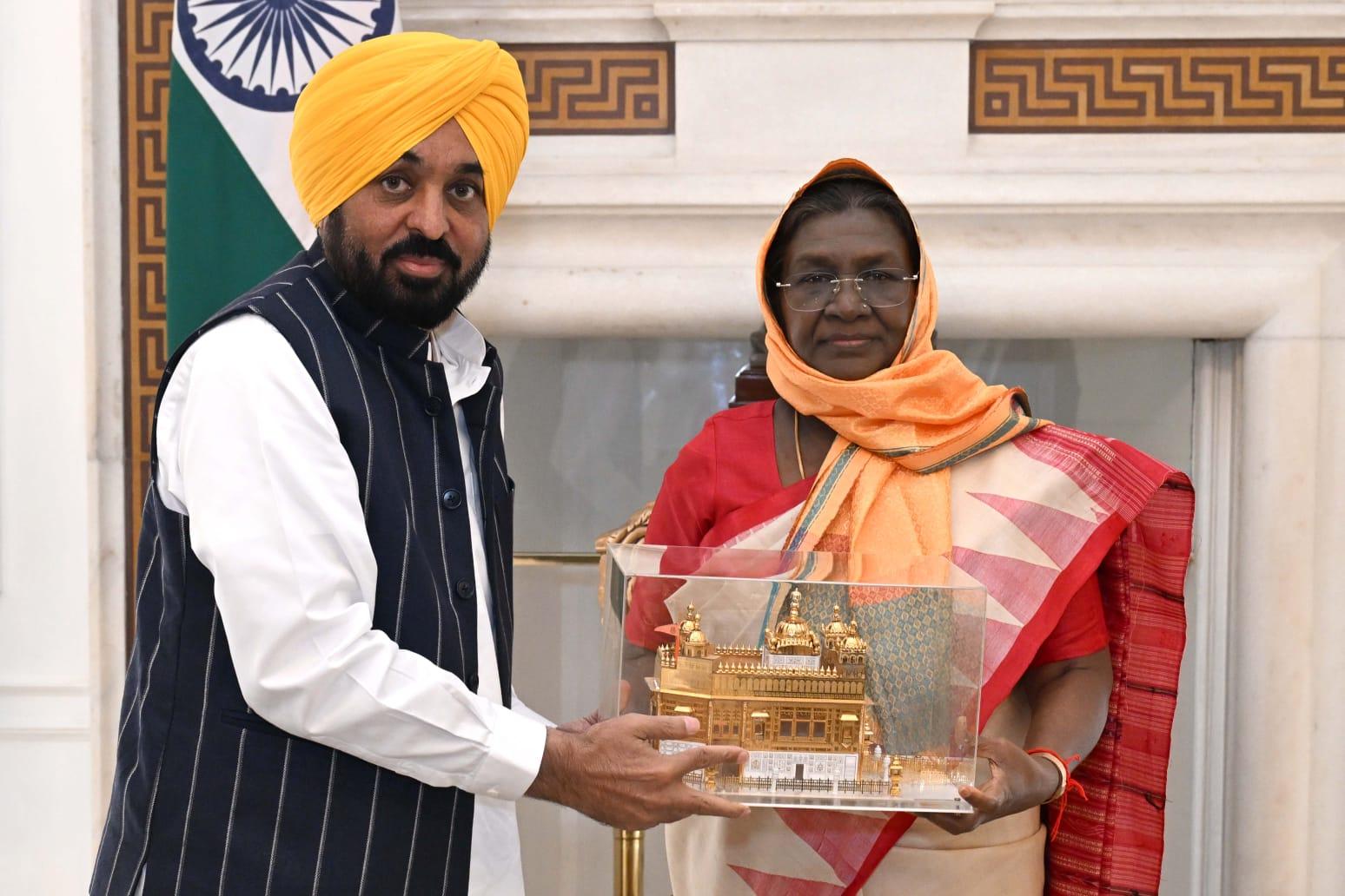 Punjab CM invites President Murmu for martyrdom day events of Guru Teg Bahadur